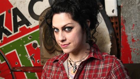 American Pickers’ Danielle Colby goes completely naked as she。